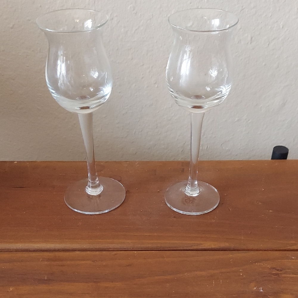 Elegant Clear Wine Glass Set